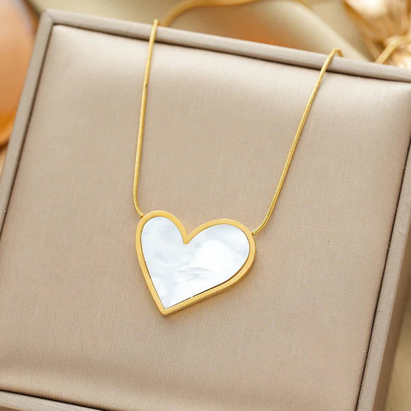 Latest Heart Pendant Lightweight Chain Necklace For Women Anti Tarnish Skin Friendly