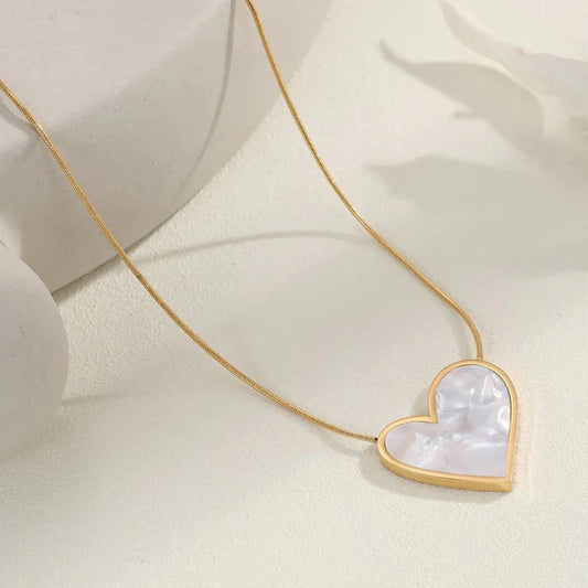 Latest Heart Pendant Lightweight Chain Necklace For Women Anti Tarnish Skin Friendly