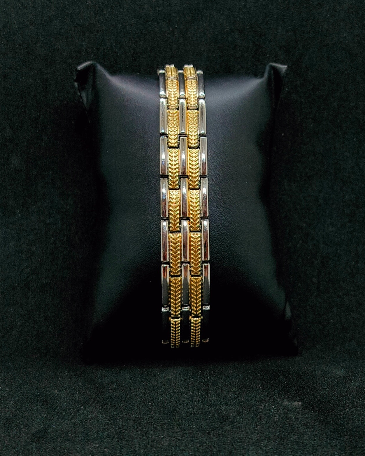 Bio Magnetic Titanium Btacelet 22 Magnets Fit Backside Stylish Design Bp Bracelet For Men Stainless Steel Material